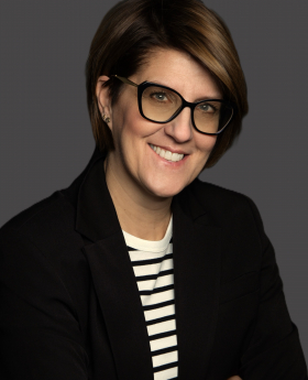 Dr. Viktória Baracsi DLA